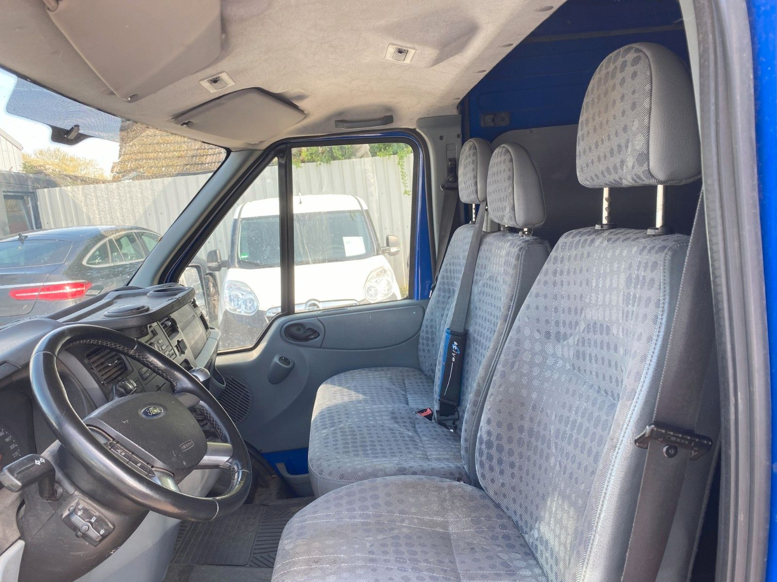 Fahrzeugabbildung Ford Transit Kasten FT 300 M Trend LKW,AHK,STH,Klima