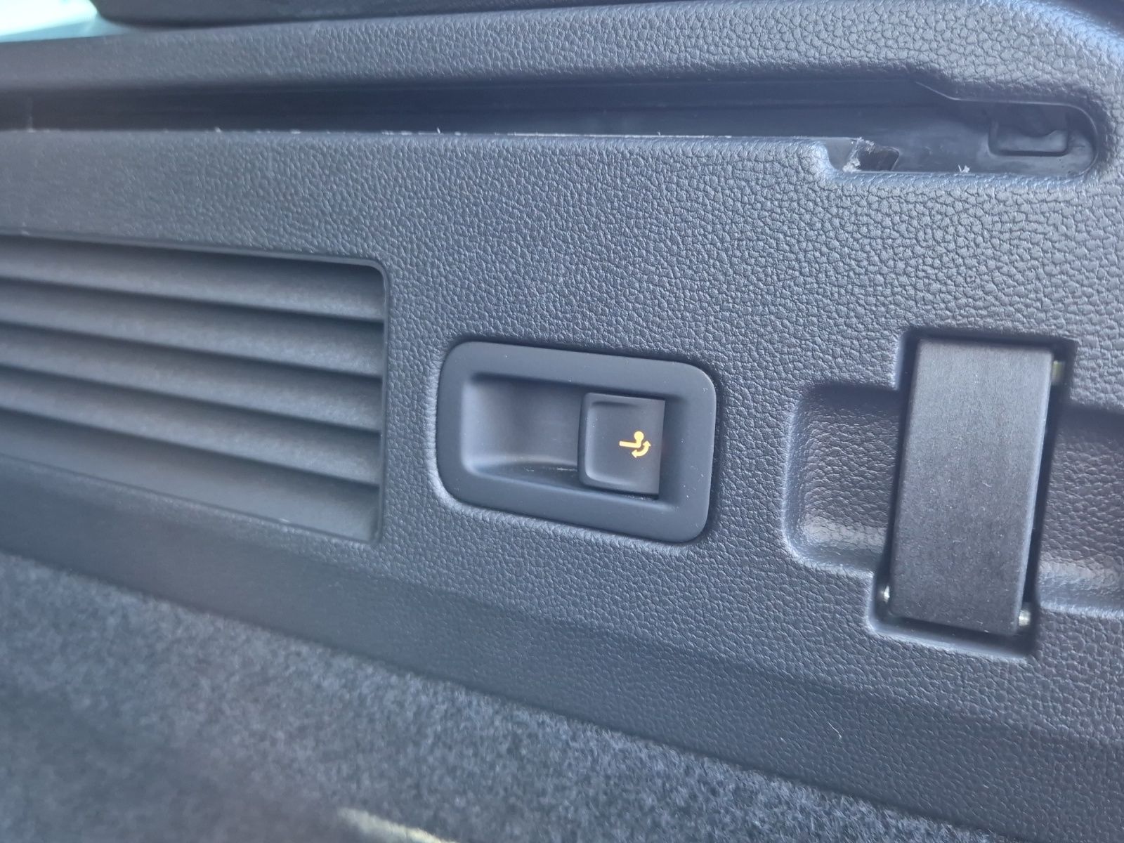Fahrzeugabbildung Volkswagen Arteon SB TSI R-Line DSG Matrix AHK Navi AID ACC