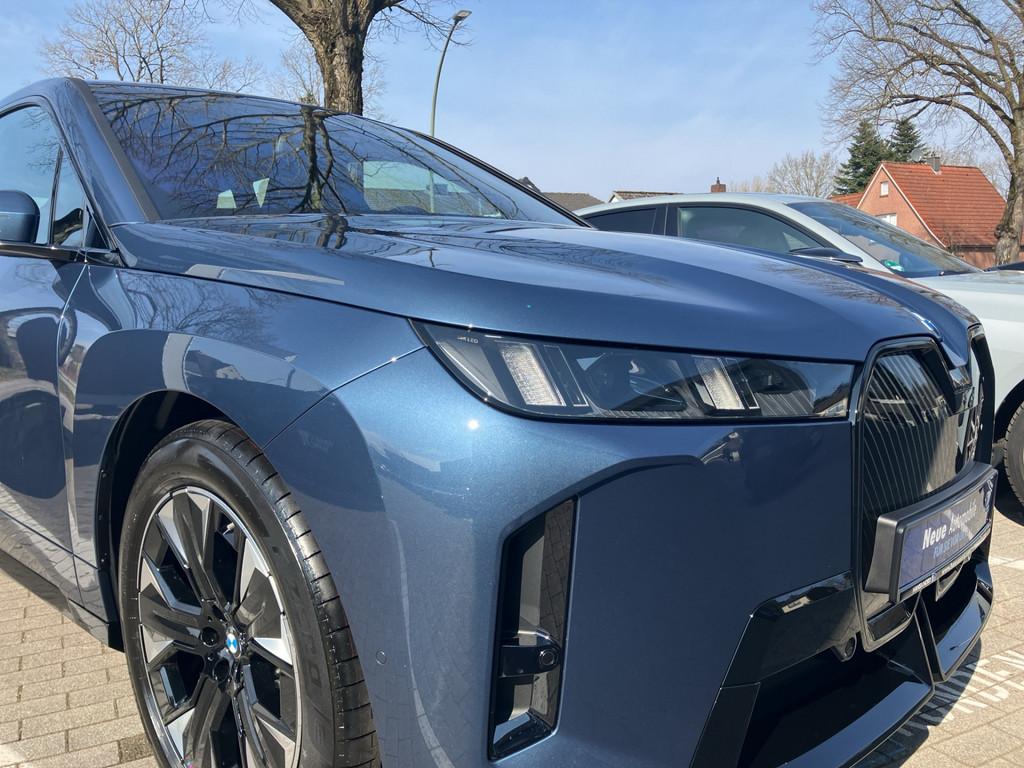 BMW iX xDrive45 M-SPORT LED NAVI 360° PDC 21" AHK