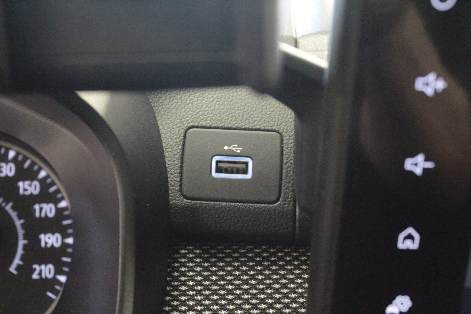 Fahrzeugabbildung Dacia Sandero Stepway TCE 90  CVT Automatik
