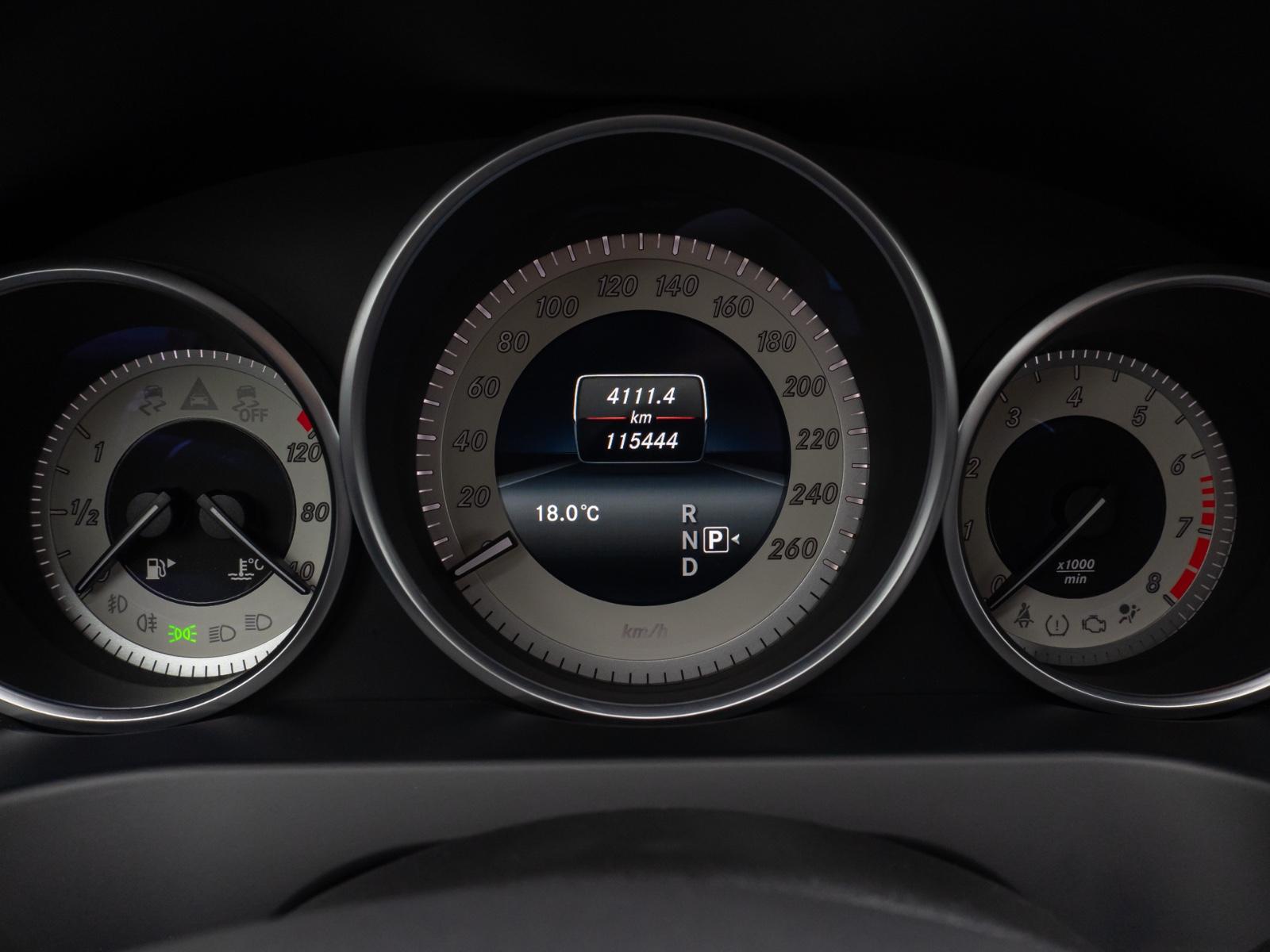 Mercedes-Benz E 200 Cabrio LED Sitzhzg Navi PDC Tempomat Leder