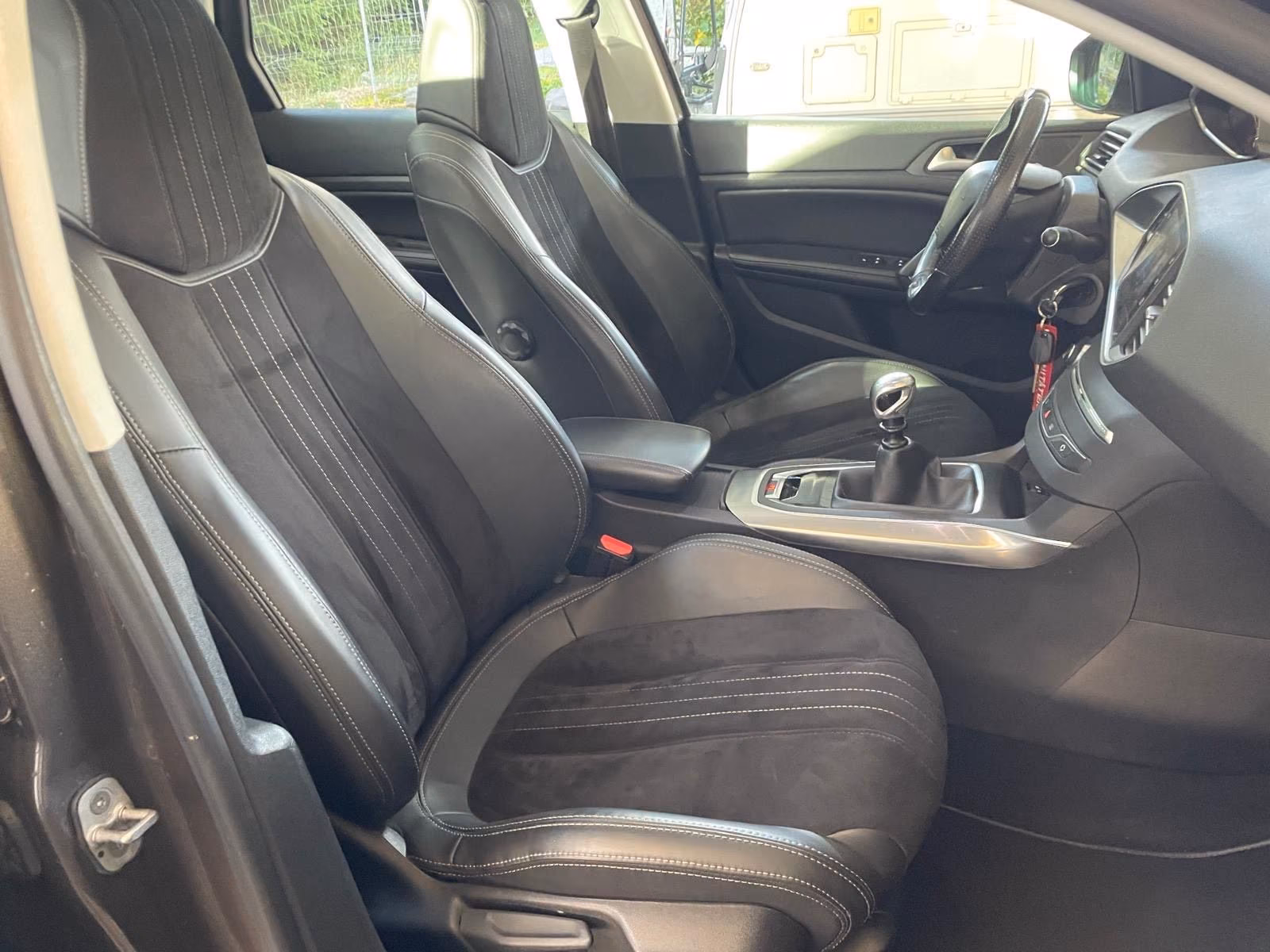 Peugeot 308 2015 — photo 6