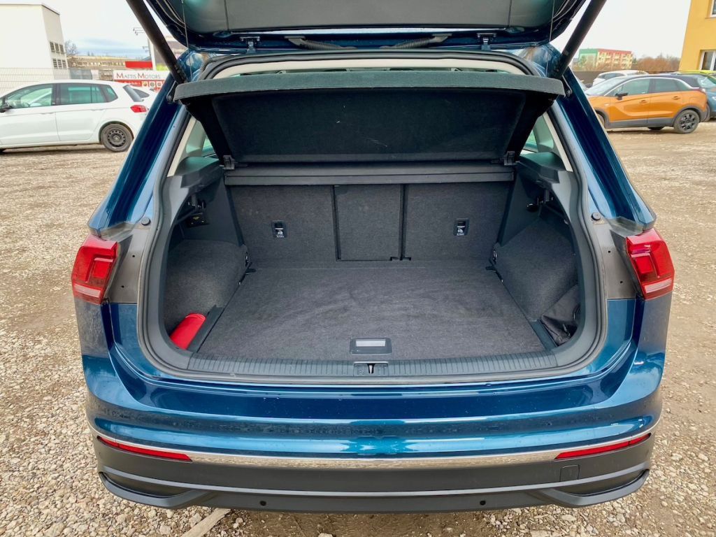 Fahrzeugabbildung Volkswagen Tiguan 1.5 TSI Life AAC NAVI SHZ PDC MASSAGE
