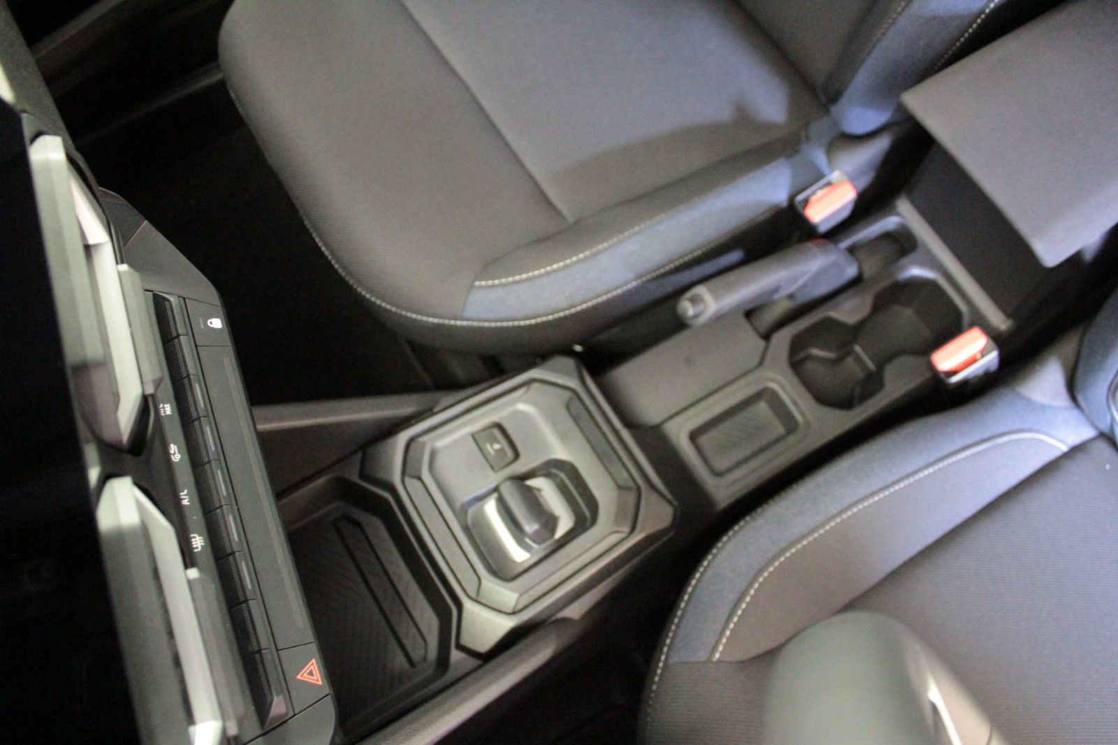 Fahrzeugabbildung Dacia Duster hybrid 140 Expression *Winterpaket*