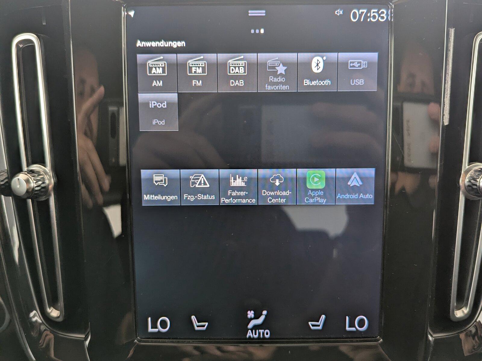 Volvo XC 40 D4 AWD Momentum LED+STDHZG+ACC+CARPLAY+
