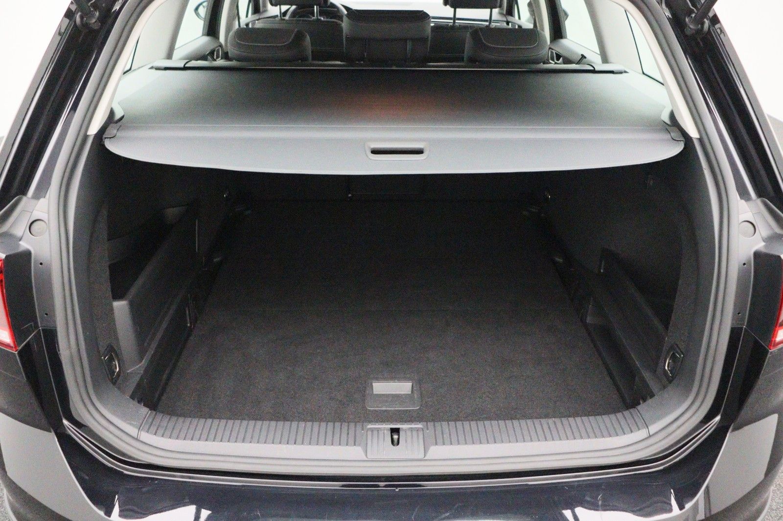 Fahrzeugabbildung Volkswagen Passat Variant 2.0 Alltrack NAVI ACC LED STHZ