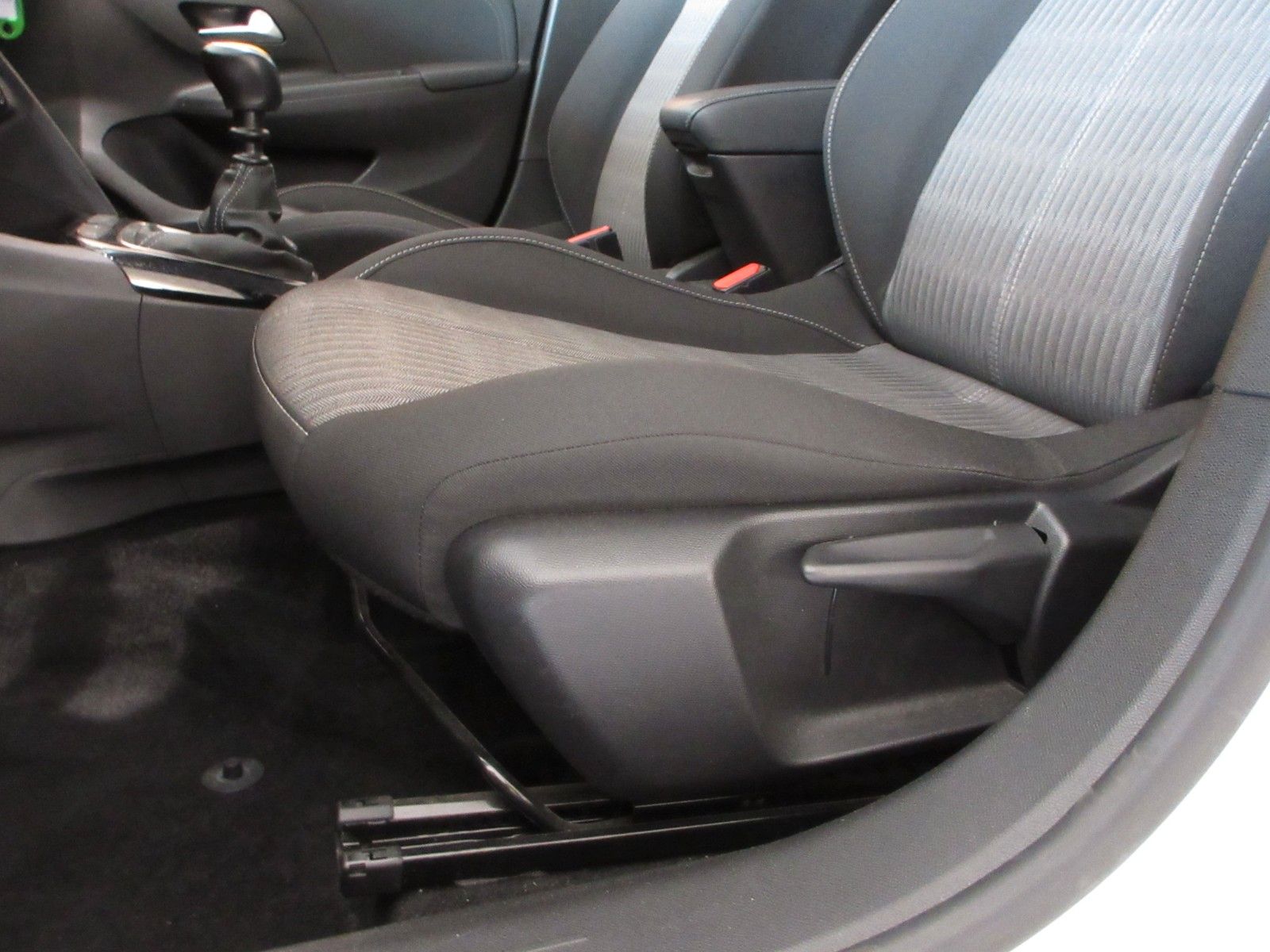 Fahrzeugabbildung Opel Corsa F Elegance 1.2T LED/NAVI/PDC/ALU