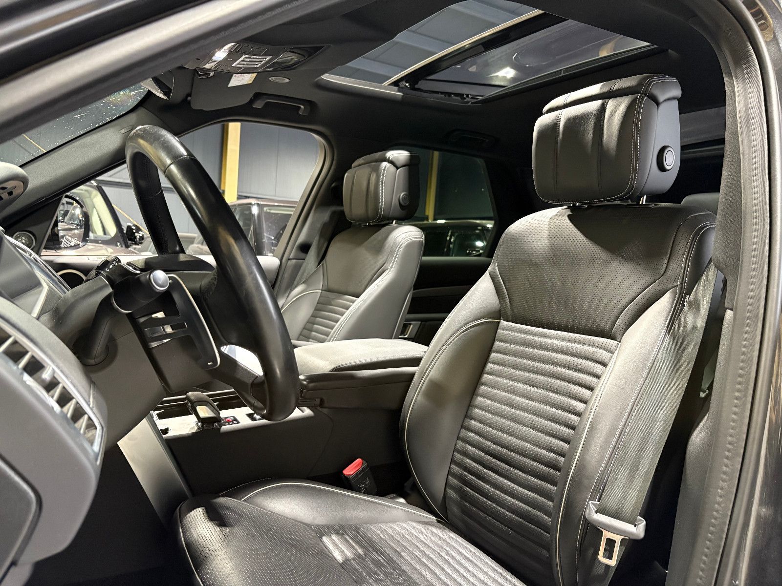 Fahrzeugabbildung Land Rover Discovery 5 SE D250 AWD/PANO/ACC/360°/APPLE/AHK/
