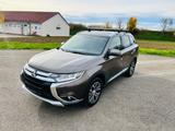 Mitsubishi Outlander Diamant Edition+ 4WD*AUTOM*NAVI*AHK* - Mitsubishi Outlander in Stuttgart