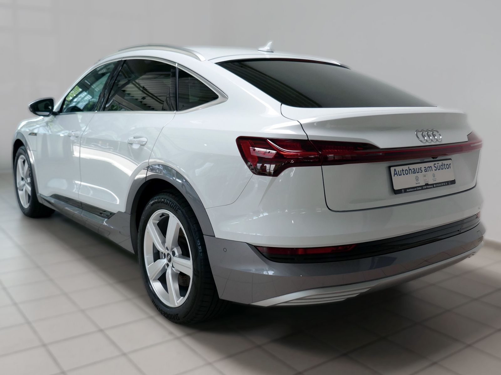 Fahrzeugabbildung Audi e-tron Sportback advanced 55 quattro | LED AHK