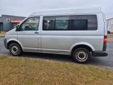 Volkswagen T5 Caravelle 1.9 TDI Mittelhochdach 9 Sitze - Volkswagen T5 Caravelle mit Diesel-Antrieb: Kleinbus, 1.9