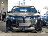 BMW iX xDrive45 M Sport SkyLounge DAPro PAPro Aktivl - schwarze BMW iX