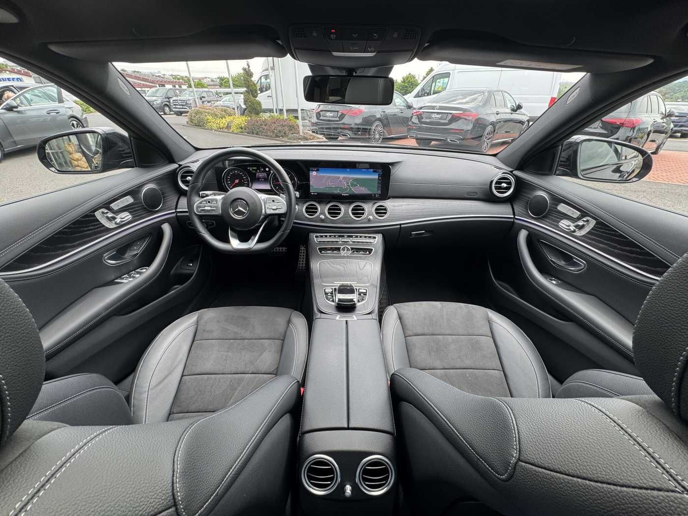 Fahrzeugabbildung Mercedes-Benz E 300de 9G AMG+Pano+Memory+Ambiente+ RFK+Night