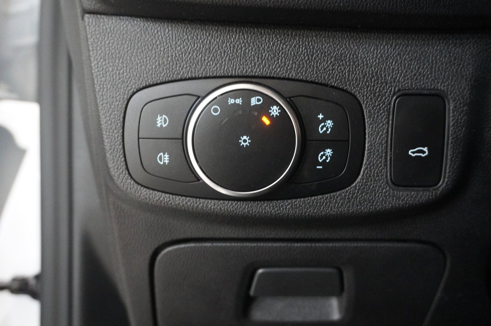 Fahrzeugabbildung Ford Focus Turnier 2.0D TITANIUM NAVI/LED/KAMERA/SHZ