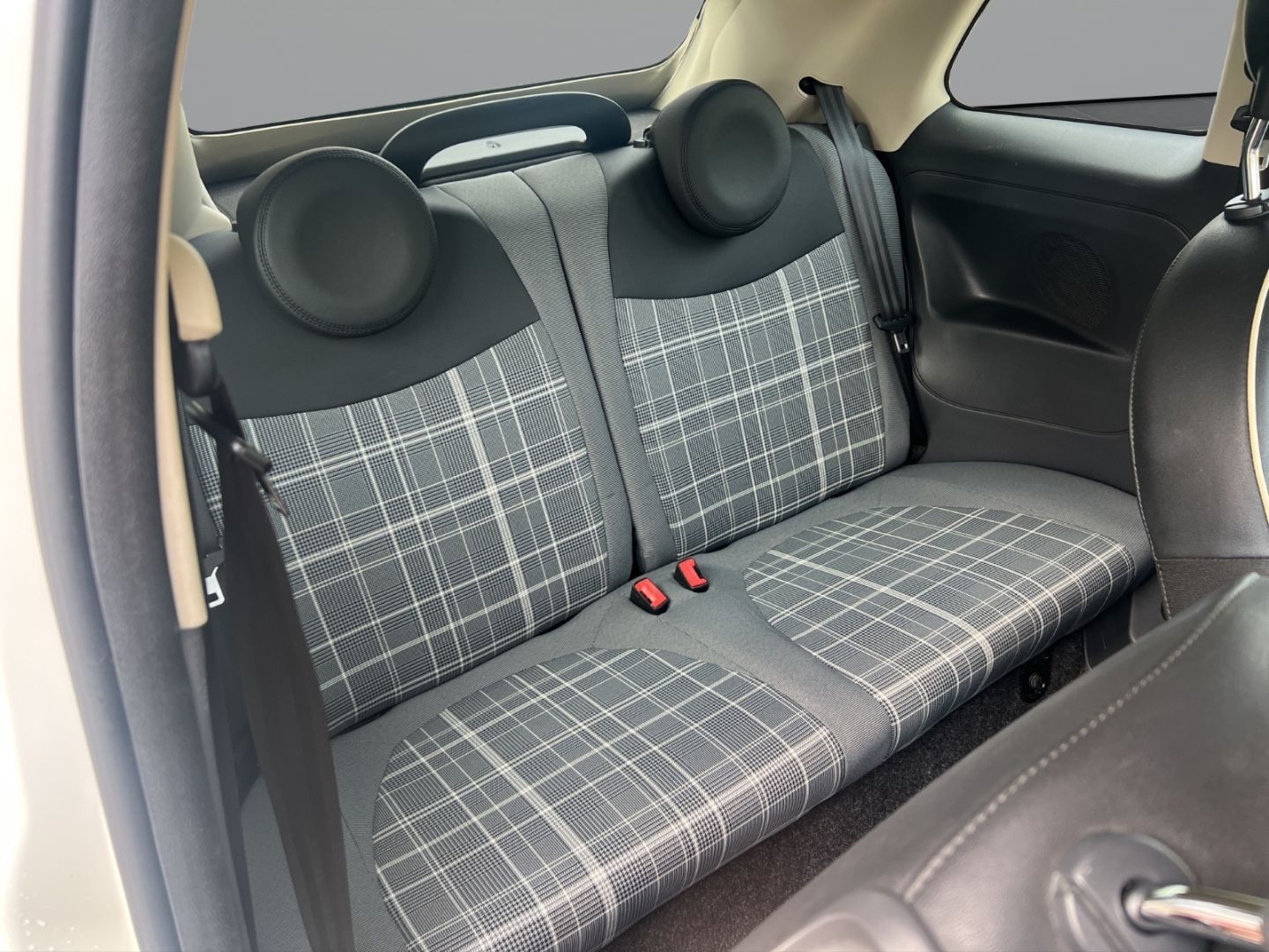 Fahrzeugabbildung Fiat 500 Lounge 1.2 8V Faltdach Musikstreaming SD Tel