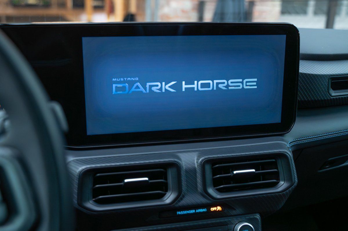 Ford Mustang (MUSTANG Dark Horse RECARO/Spoiler groß/1.Hand/CO)