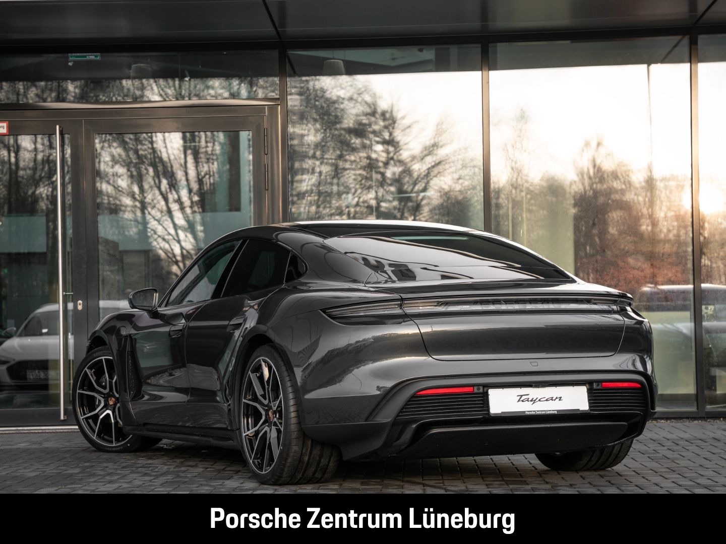 Porsche Taycan Black Edition InnoDrive Soft-Close 21-Zol imagem 3