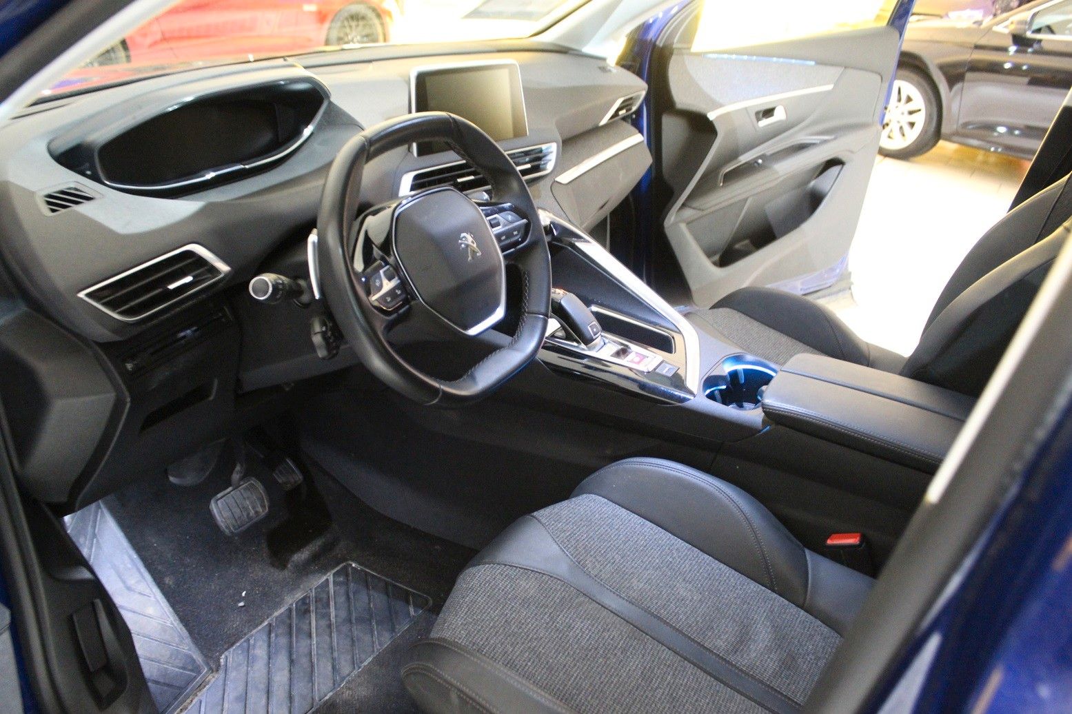 Fahrzeugabbildung Peugeot 3008 Allure 1.5D NAVI/LED/SHZ/PDC/T-LEDER/TEMPO