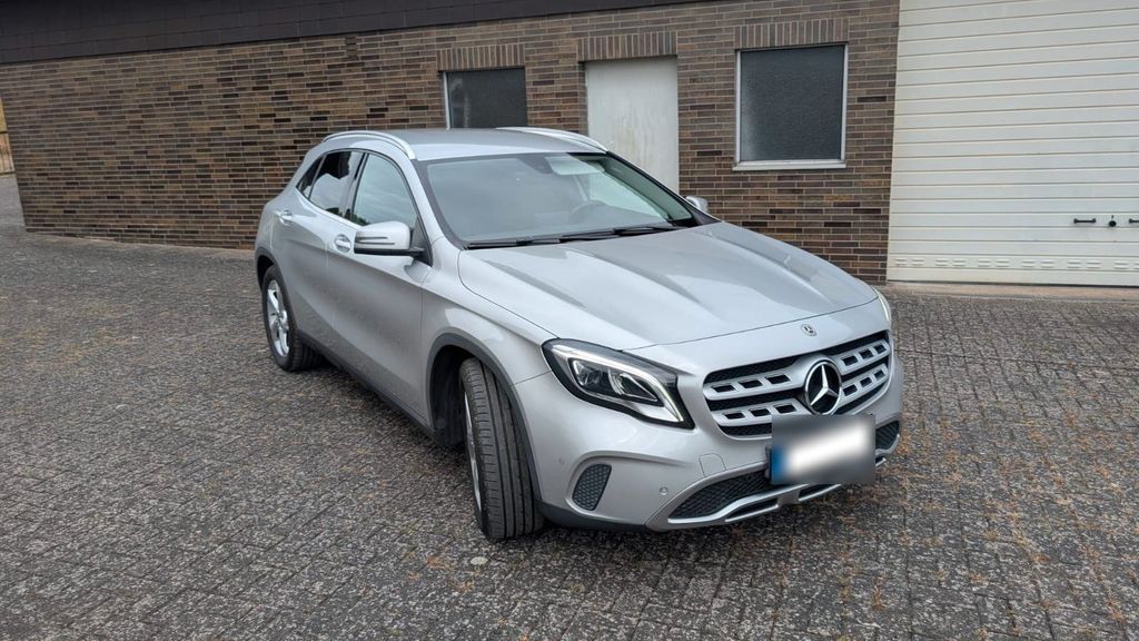 Image of Mercedes-Benz GLA 220