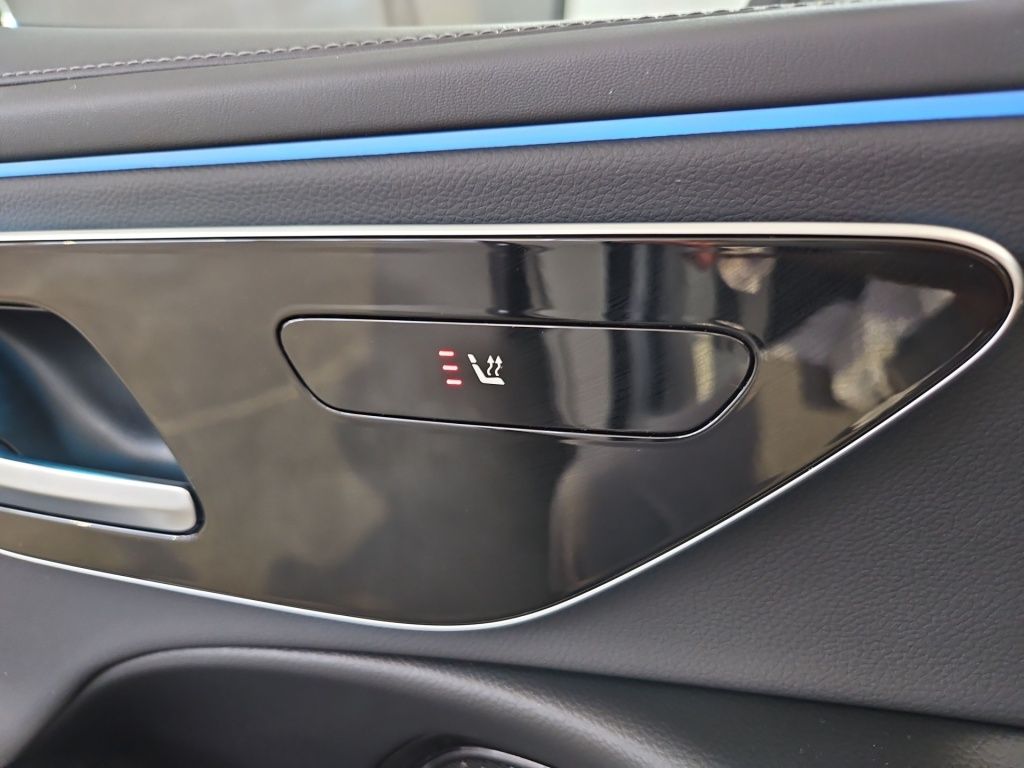 Fahrzeugabbildung Mercedes-Benz E 200 T AMG Night Distronic+ AHK Pano LED SHZ