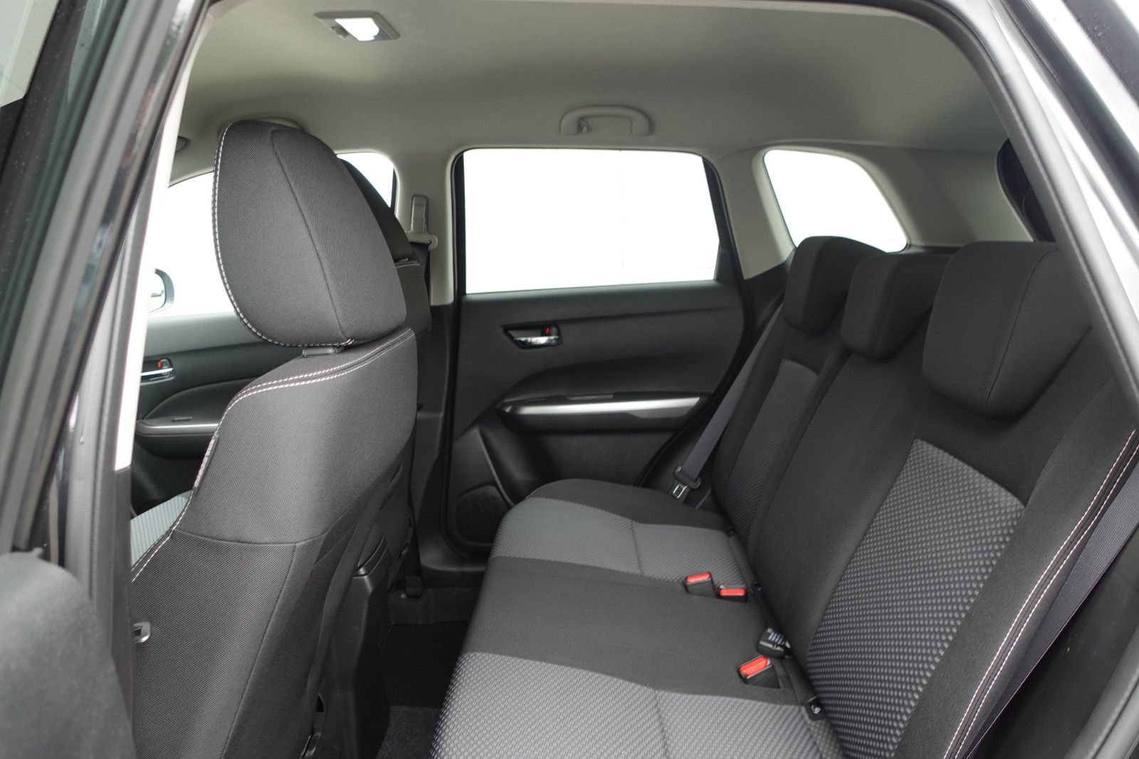 Fahrzeugabbildung Suzuki Vitara 1.4Hybrid Comfort AHK,Navi,SHZ,PD,Kamera