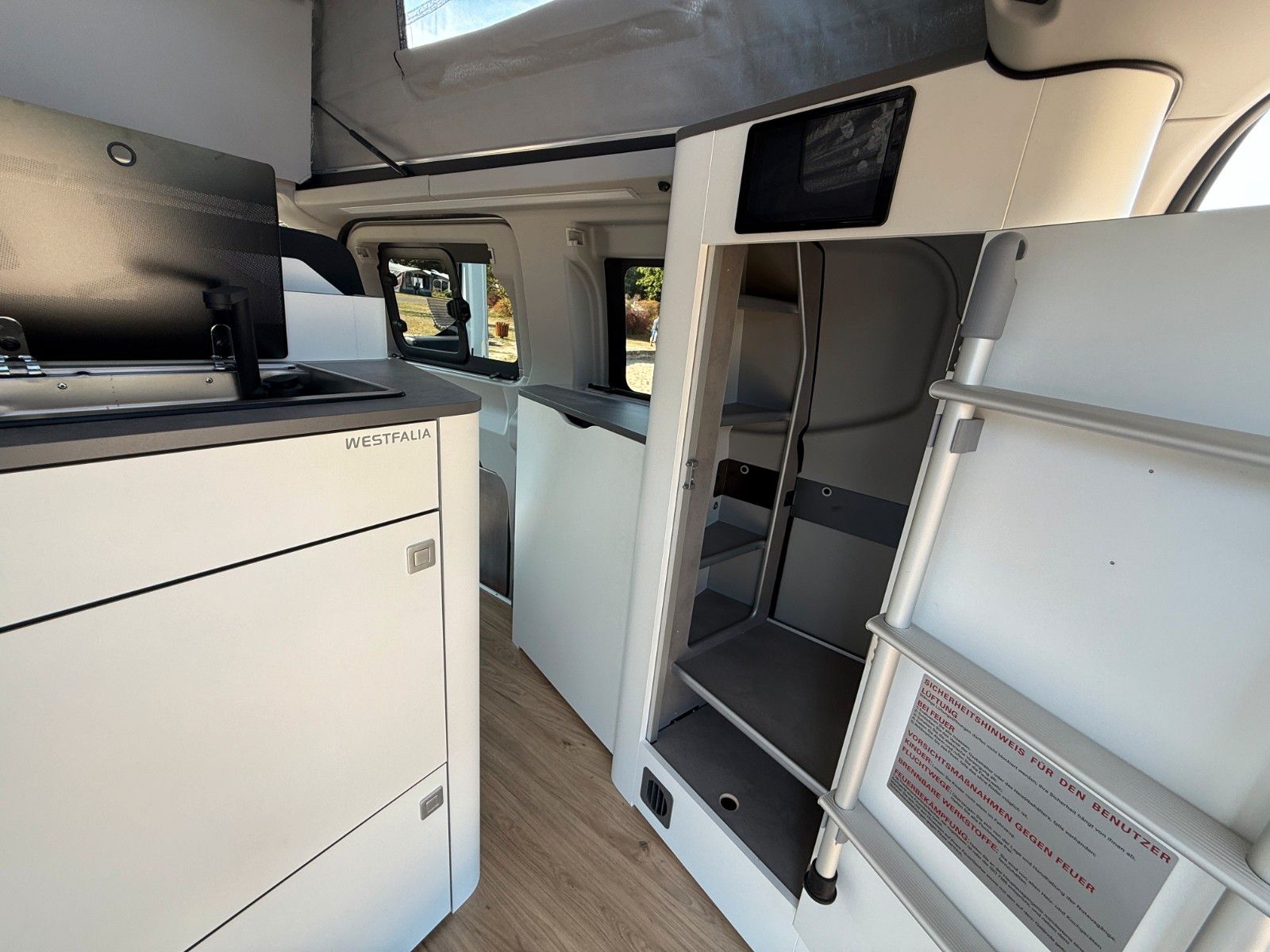 Vehicle details page 27 Vehicle image: Ford Nugget L1 Titanium | New Model V710