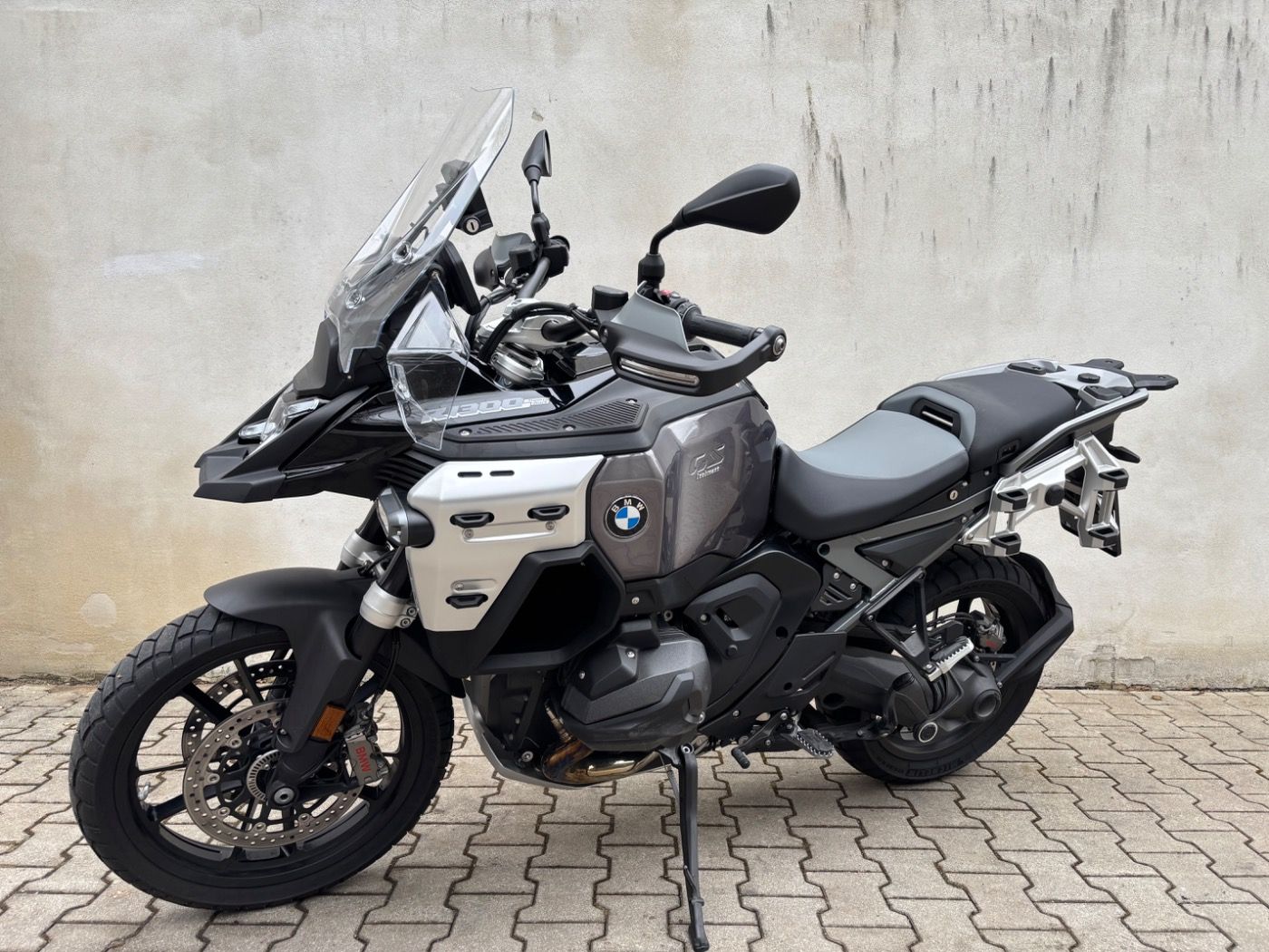 Fahrzeugabbildung BMW R 1300 GS Adventure 3 Pakete Enduroschmiederäder