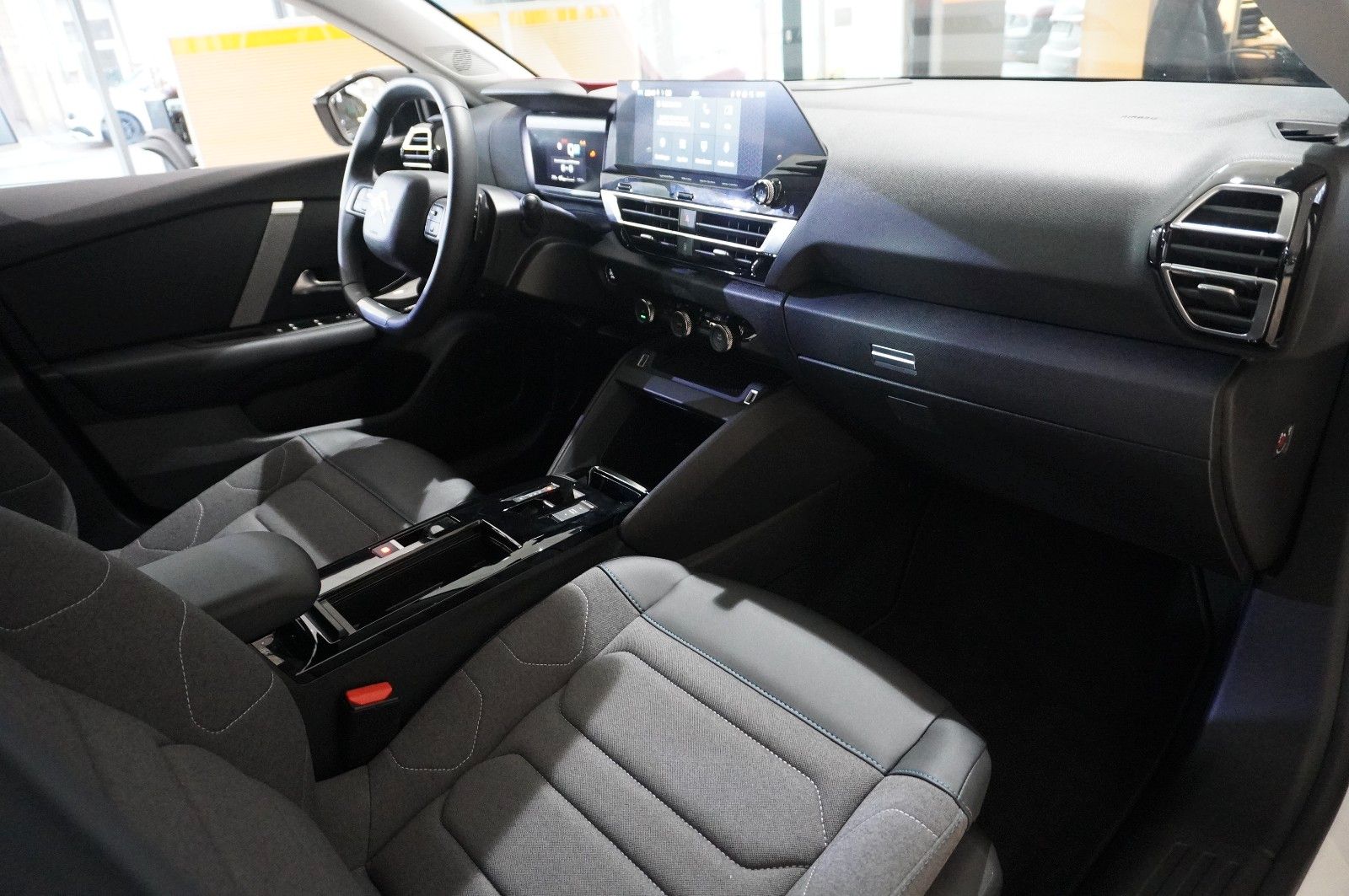 Fahrzeugabbildung Citroën C4 Lim. 1.2T PLUS NAVI/LED/KAMERA/SPORT /VIR/DAB