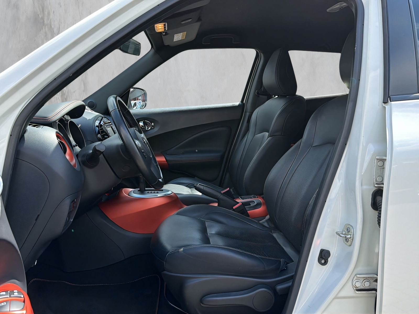 Fahrzeugabbildung Nissan Juke 1.6 TEKNA AUT. KEYLESS 360° KAM NAVI LEDER