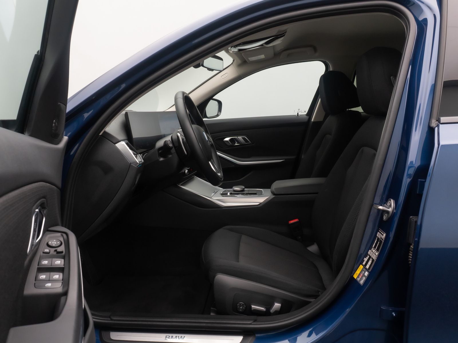 Fahrzeugabbildung BMW 330e xD H/K DAB Kamera AHK Komfort HUD Sport