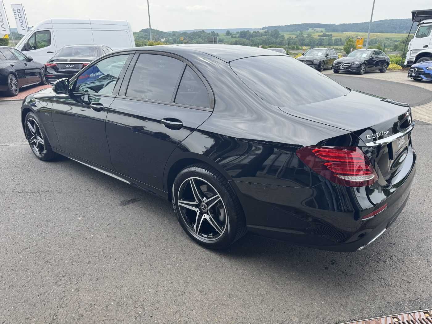 Fahrzeugabbildung Mercedes-Benz E 300de 9G AMG+Pano+Memory+Ambiente+ RFK+Night