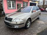 Skoda Octavia Combi Elegance - Skoda Octavia aus 2005: Kombi