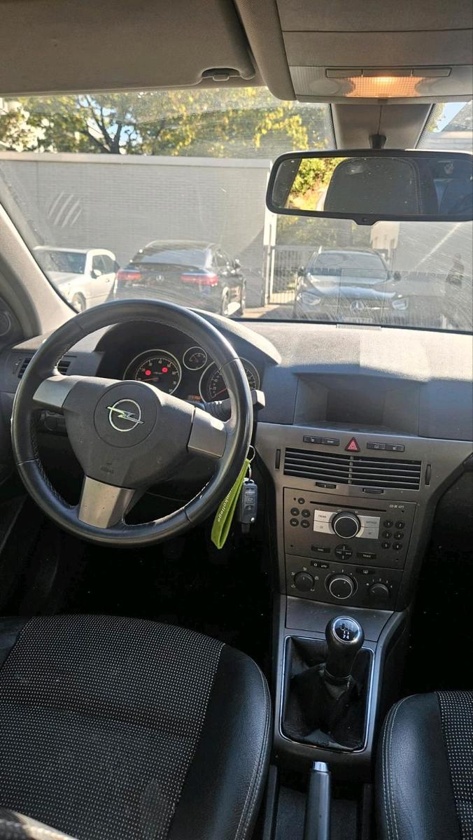 Opel Astra 2004 — photo 9