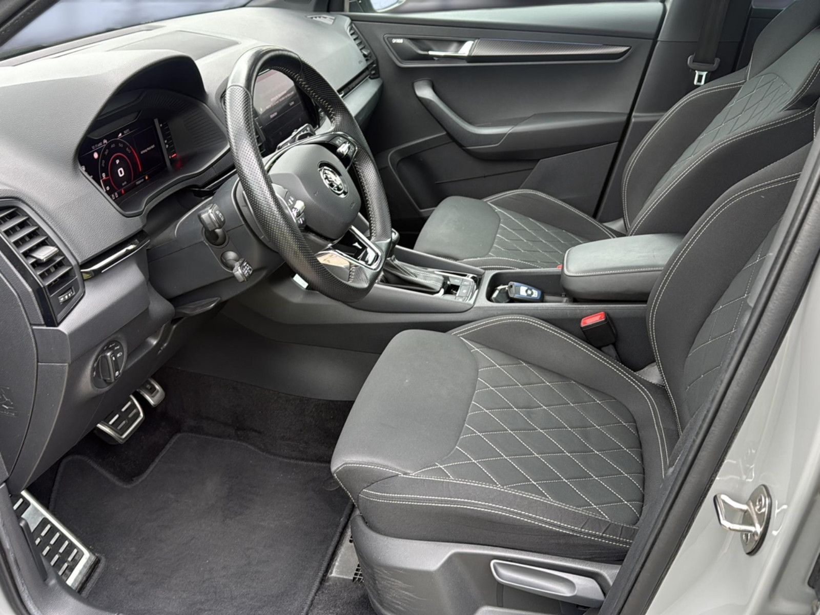Fahrzeugabbildung SKODA Karoq Sportline 4x4/ unfallfrei
