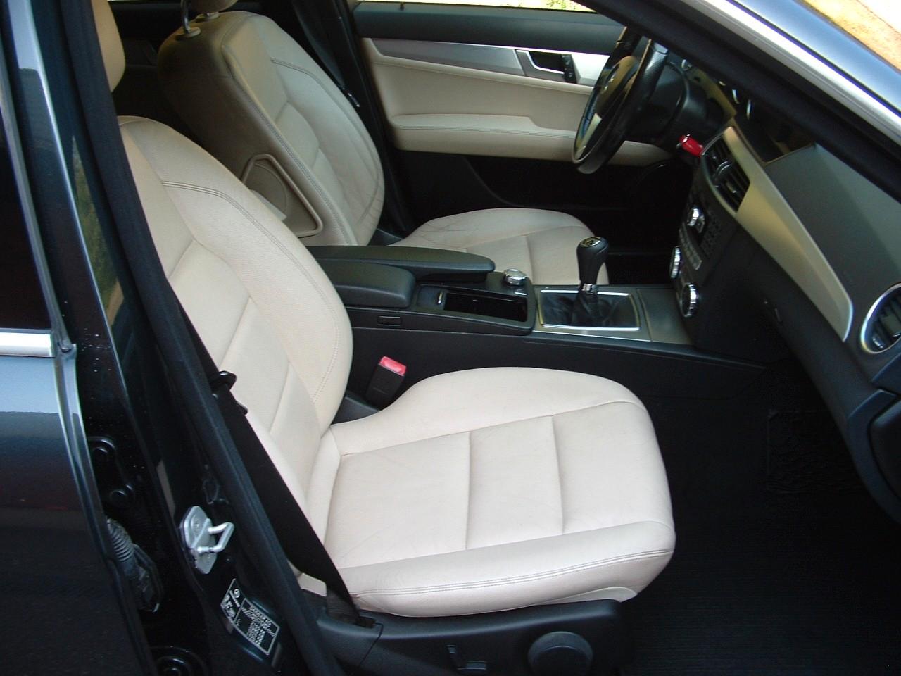 Mercedes-Benz C200 2012 — photo 12