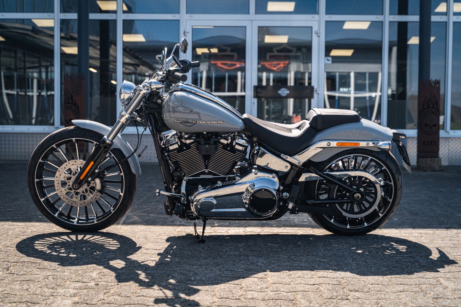 Fahrzeugabbildung Harley-Davidson BREAKOUT FXBR 117 ci - MY25 -Kurzfristig Verfüg.