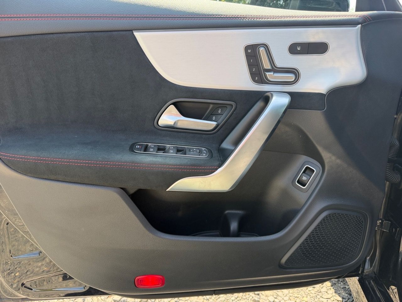 Fahrzeugabbildung Mercedes-Benz AMG CLA 35 4M Coupé AHK+PANO+RIDE C.+NIGH+MULTIB