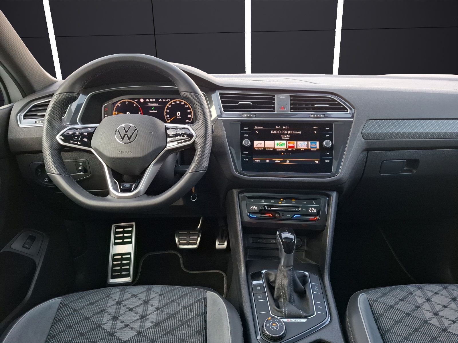 Fahrzeugabbildung Volkswagen Tiguan Allspace TDI R-Line DSG 4M Matrix Navi Pa