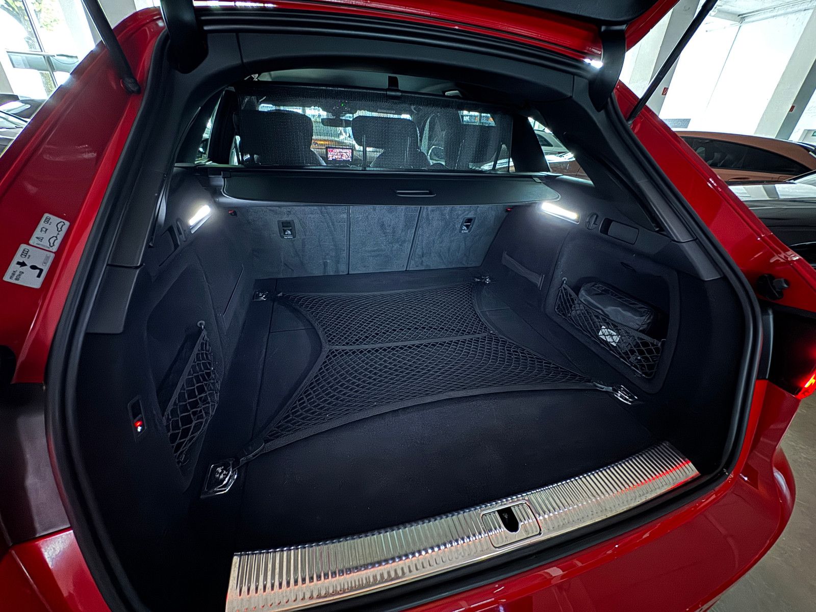 Fahrzeugabbildung Audi A4 2.0 TFSI G-TRON 3X S-LINE BLACK EDITION VOLL