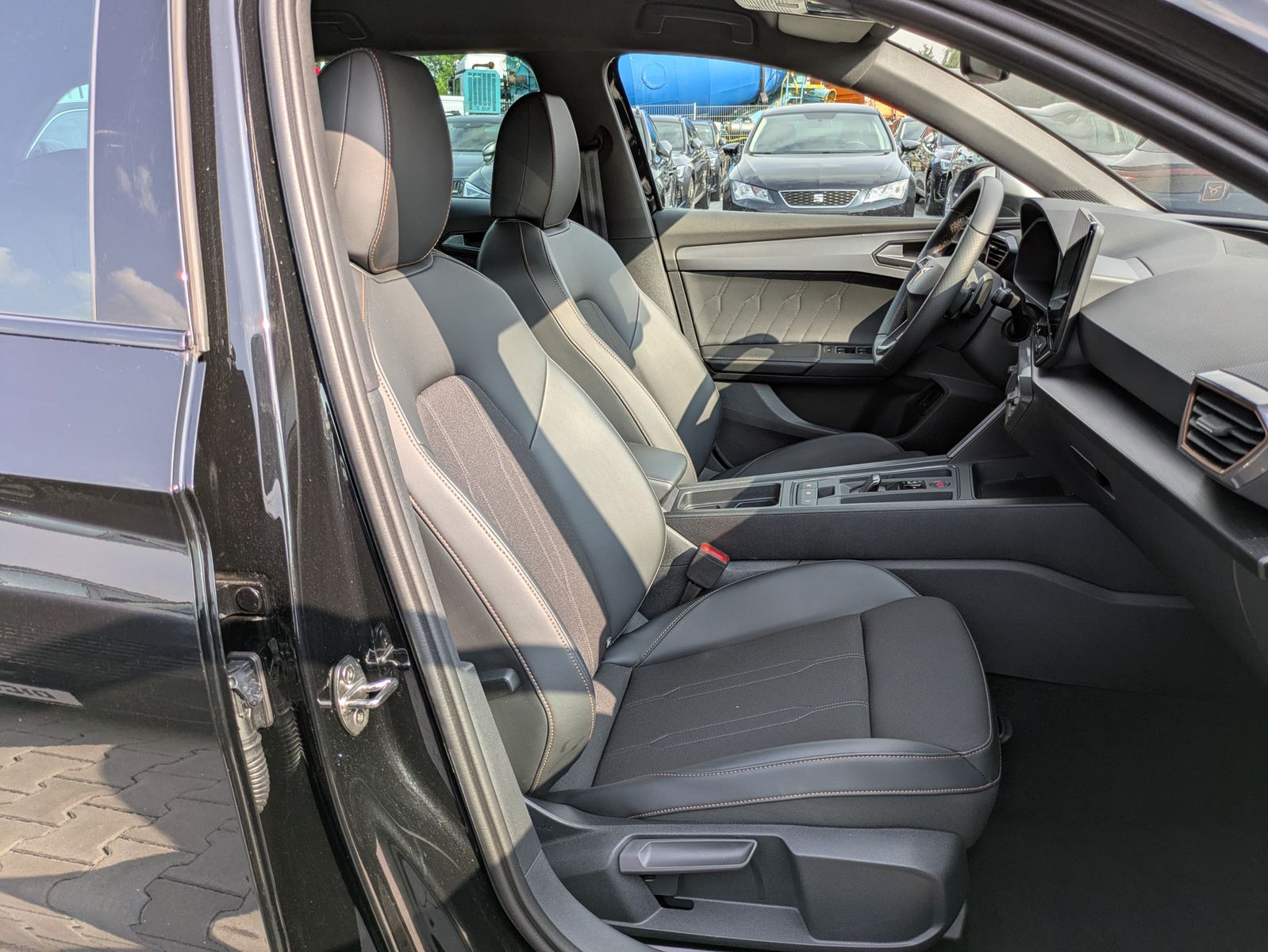 Fahrzeugabbildung CUPRA Leon 1.5 eTSI DSG MATRIX-LED*ACC*AHK*KAMERA*18"