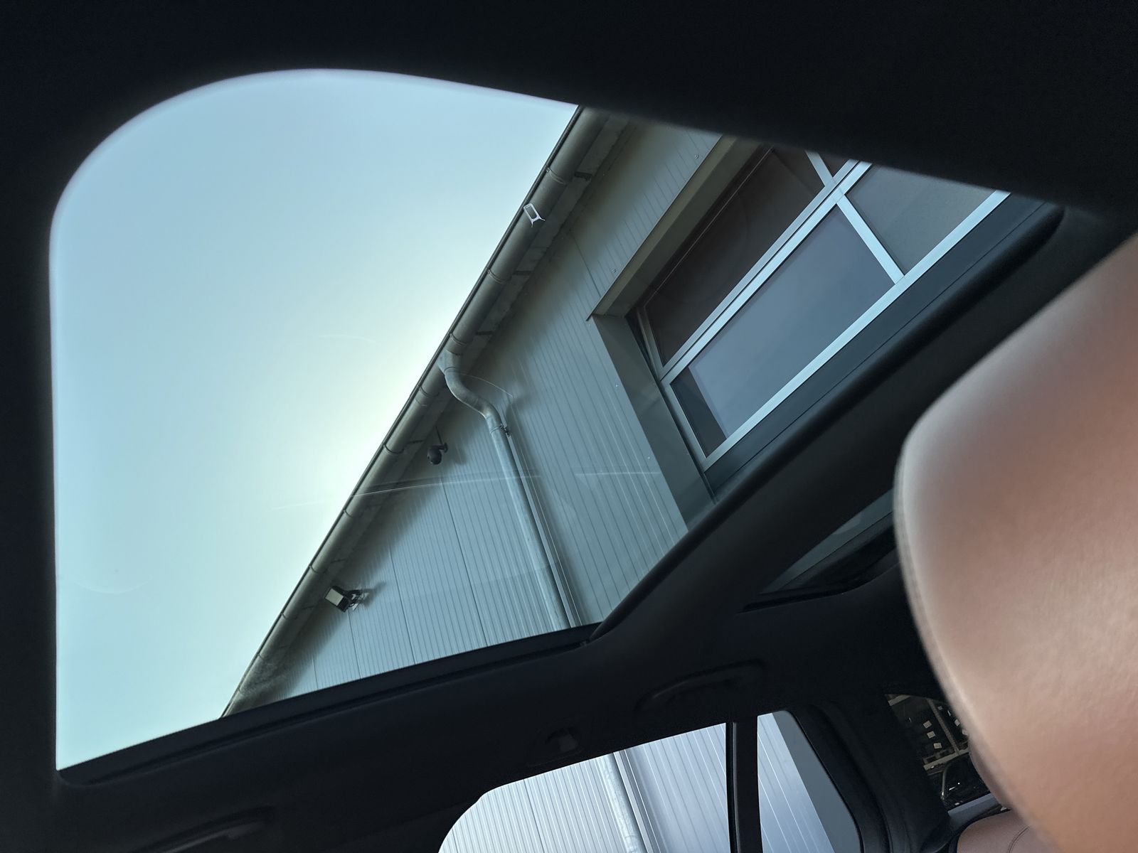 Fahrzeugabbildung Mercedes-Benz C 220d T 4M AMG-Line NAV+LED+PANO+DISTRONIC+1HD