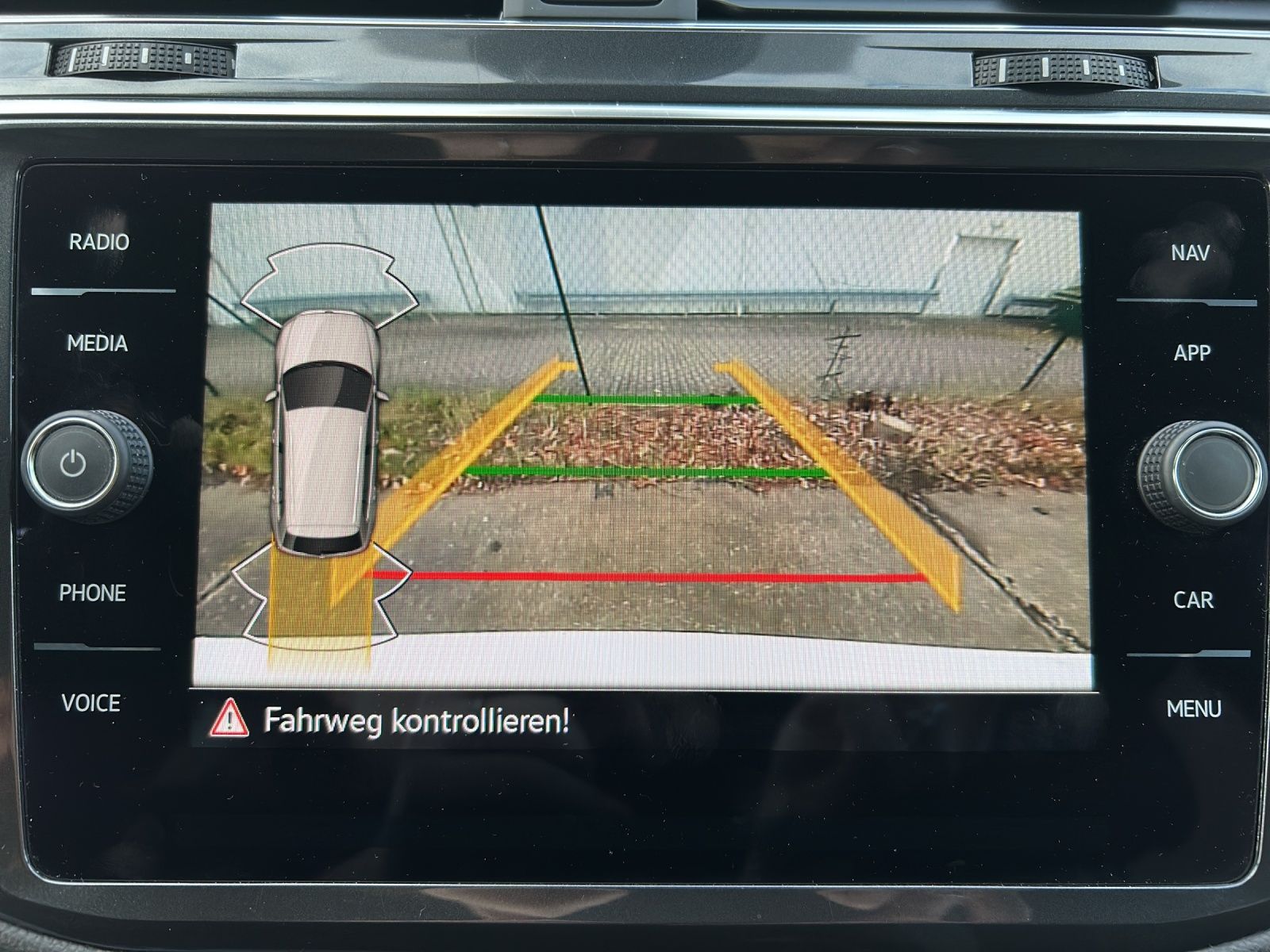 Fahrzeugabbildung Volkswagen Tiguan Allspace R-Line 4M TDI DSG IQ.Light ACC A