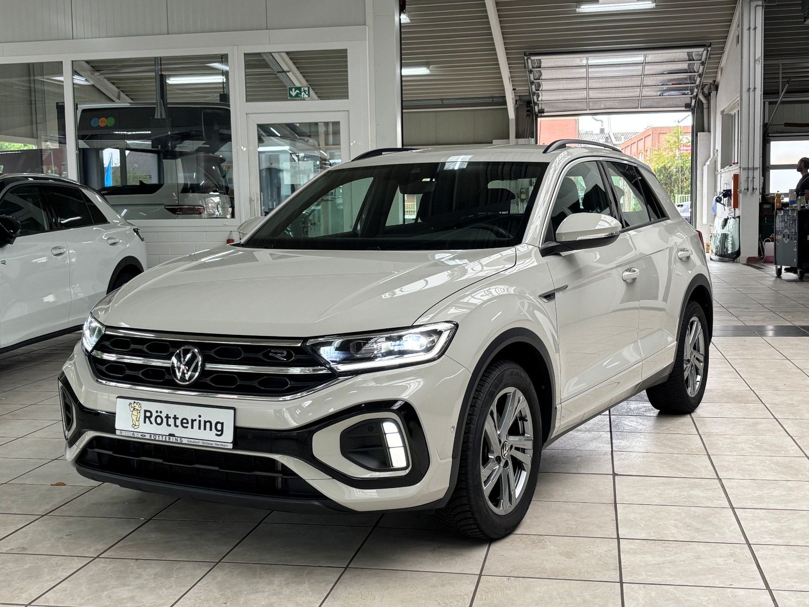 Fahrzeugabbildung Volkswagen T-Roc R-Line 1.5l TSI DSG + Kamera + AHK +