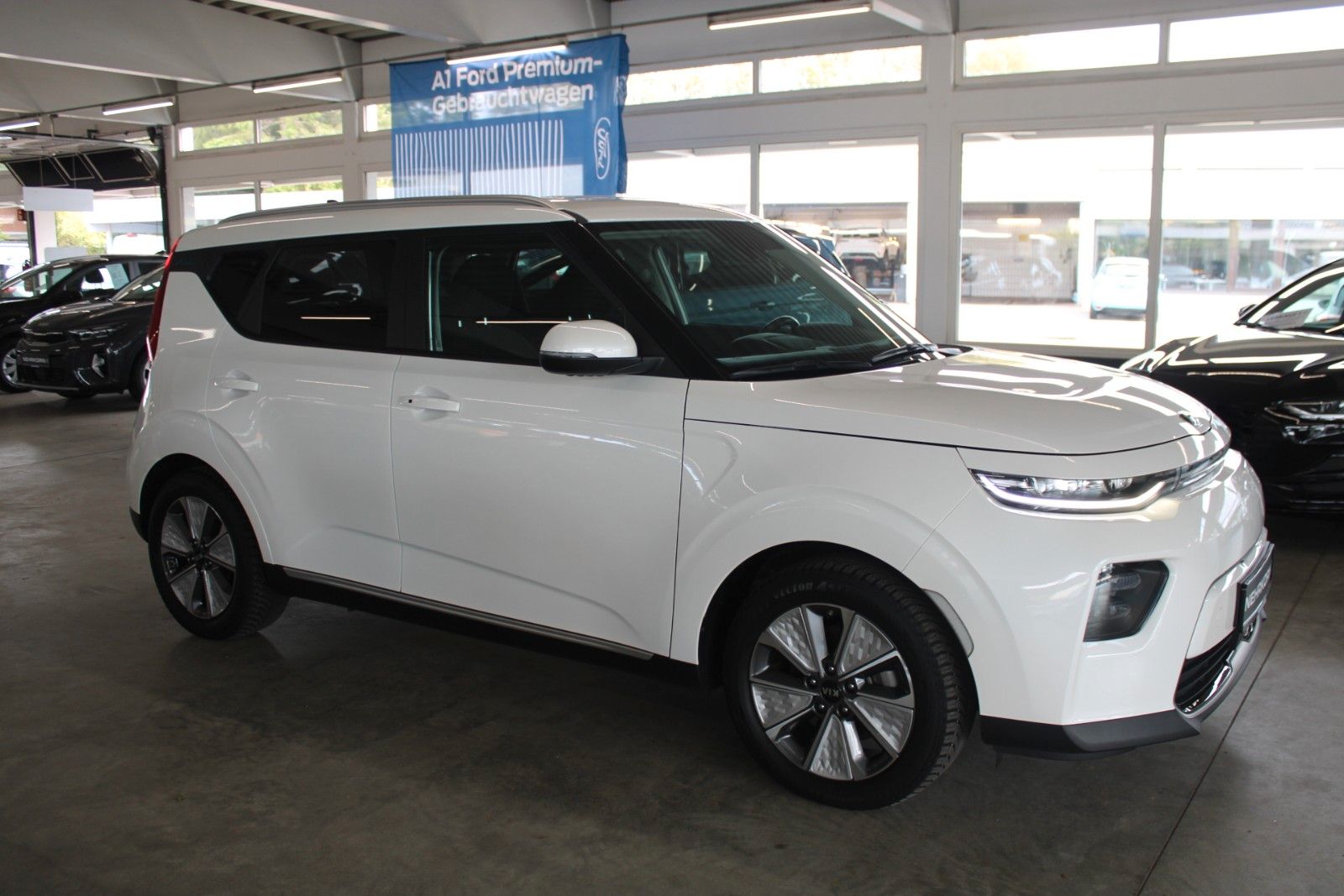 Fahrzeugabbildung Kia e-Soul 150kW Vision Wärmepumpe OnBoardLader uvm.