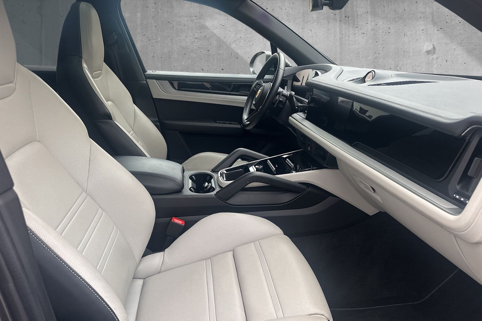 Fahrzeugabbildung Porsche Cayenne*Sport Design*Pano*360° Kam*Bose*Head-Up
