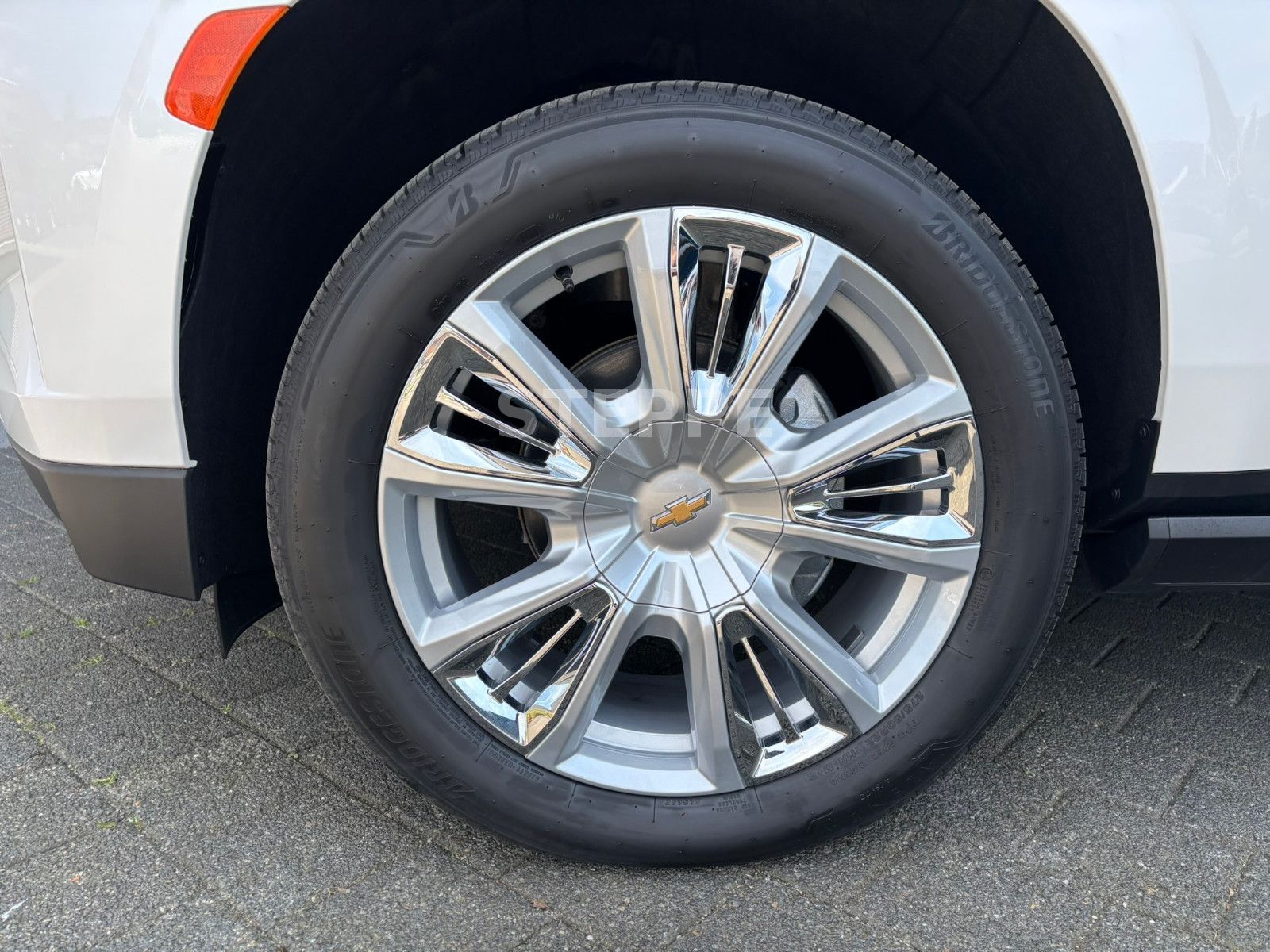 Chevrolet Suburban 6,2 High Country AHK  22"Alu; Luftfeder