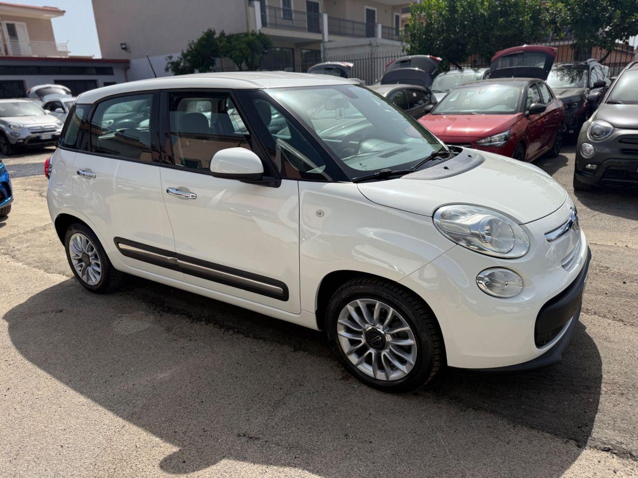 Fiat 500L 2015 — interior