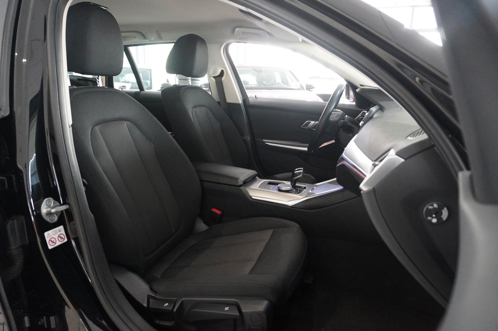 Fahrzeugabbildung BMW 330D TOURING X-DRIVE NAVI/LED/KAMERA/VIRT./SPORT
