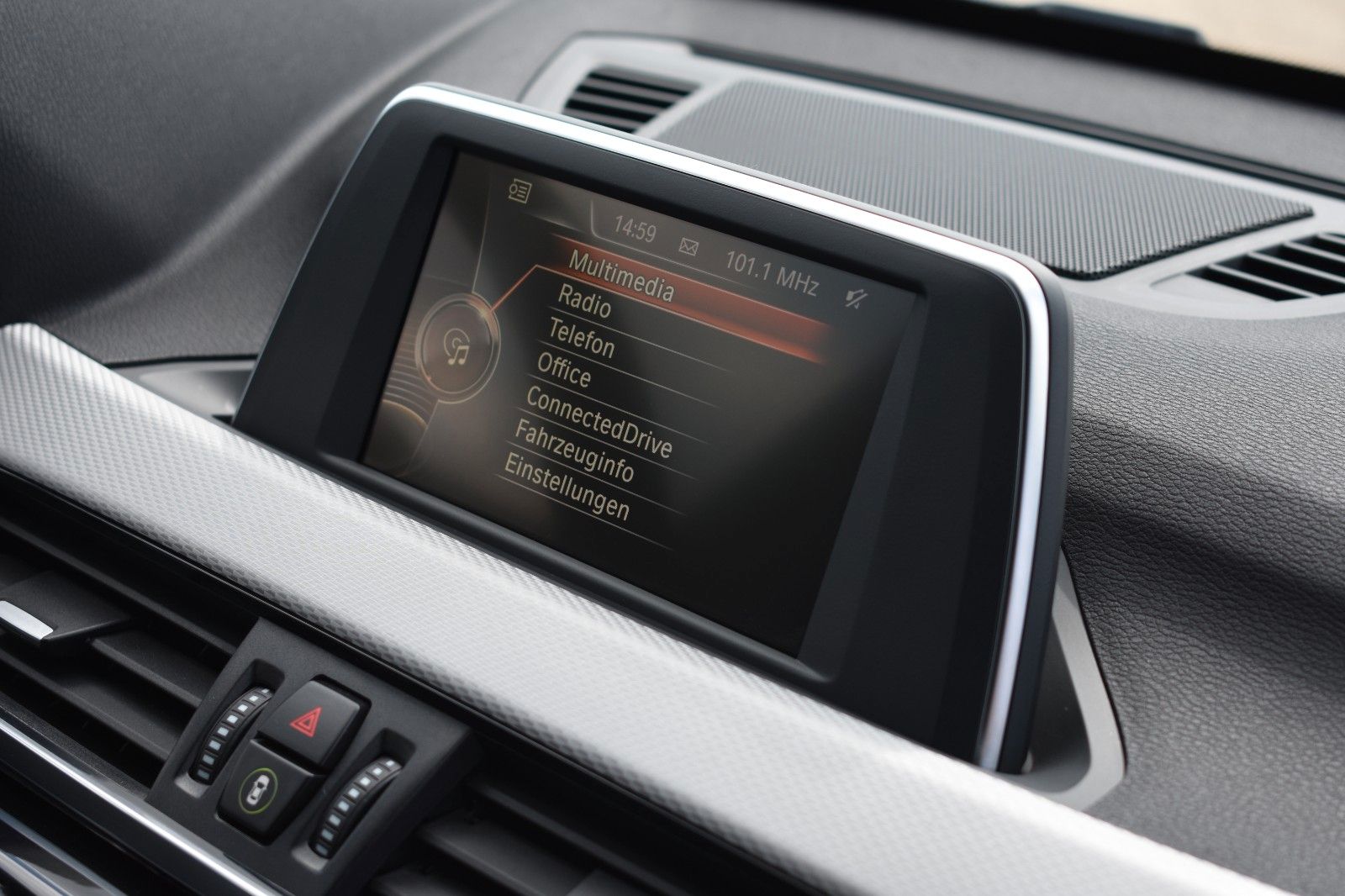 Fahrzeugabbildung BMW X1 Baureihe X1 sDrive 18 d M Sport