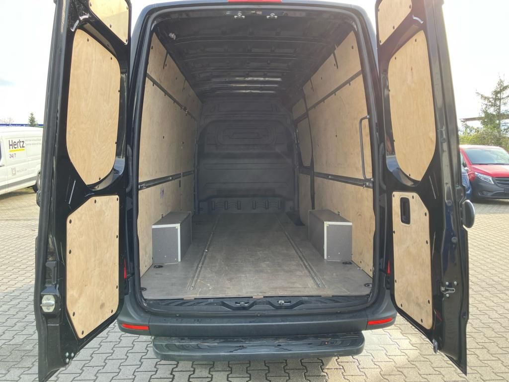 Fahrzeugabbildung Mercedes-Benz Sprinter 317 CDI schwarz SHZ MBUX Schwingsitz